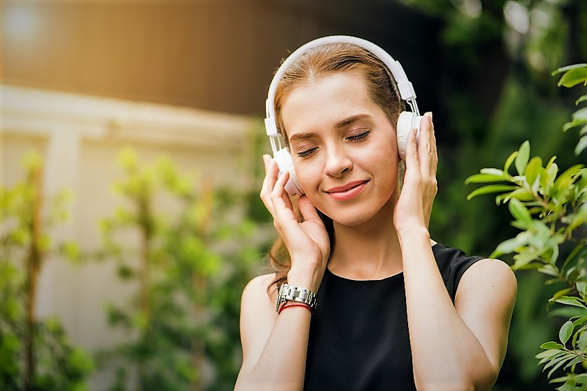How to Incorporate Christian Relaxing Music Therapy for Stress Relief